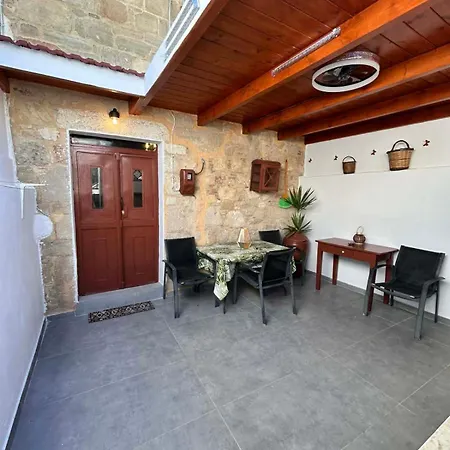 Maroulas Village Apartment *